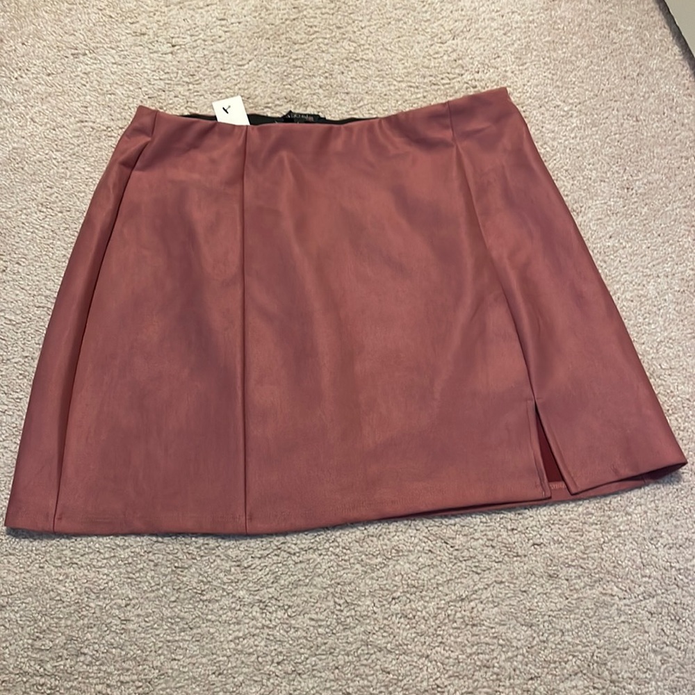 Francesca’s Mauve Side Slit Skirt - NWT